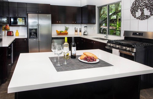 Manuel Antonio Villa | Luxury Villa, 4 King Beds, Ocean View, Private Pool Game Room Fully A/C