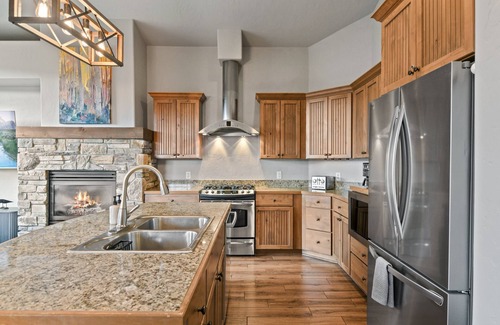 Bear Crossing House | Luxury Villa 745I Hot Tub I Great Views I Best Price I FREE Adventures Daily