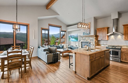 Bear Crossing House | Luxury Villa 745I Hot Tub I Great Views I Best Price I FREE Adventures Daily