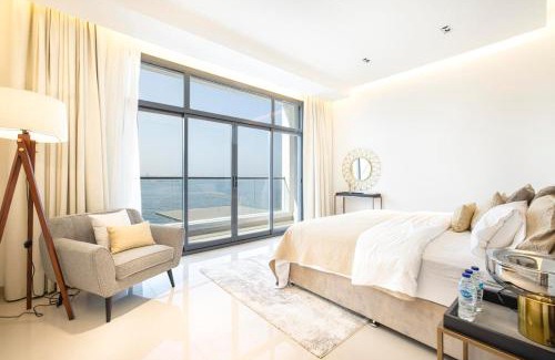 Sharm Villa | Luxury Villa 8 BR Sea and Mountain View with infinity pool - Al Dana Island Fujairah
