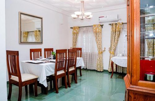 Limbe House | Luxury Villa AC Ensuite Room 7