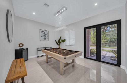 Golden Glades Villa | Luxury Villa Amara w/Heated Pool/Sauna/Gym/BBQ