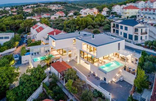Sutivan House | Luxury Villa Complex "Vitae & Pax" with heated infinity-pools, 16 sleeps