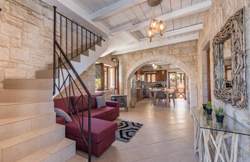 Kokkinon Khorion Villa | Luxury Villa Freedom for families/groups/events/retreats, 5 min from the beach