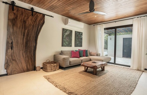 Tamarindo Villa | Luxury Villa in Hacienda Pinilla. Walk to beach.