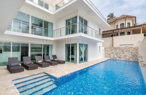 Bavaro Villa | Luxury Villa in Bávaro Just on the Beach