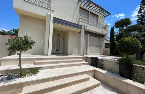 Ra'ananna Villa | Luxury Villa in Raanana