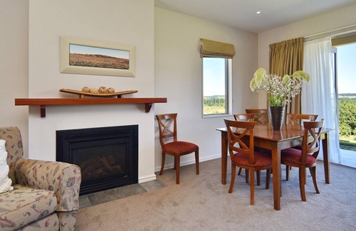Windwhistle House | Luxury Villa in the Terrace Downs Resort Area