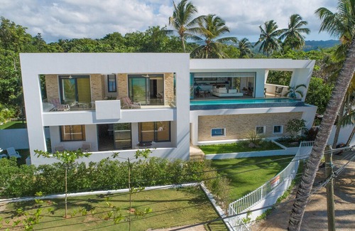 Las Terrenas House | Luxury Villa Laguna Beach Front