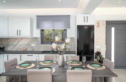 Tragaki Villa | Luxury villa located in a quiet place just 5min away from the Beach & Center n