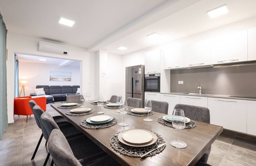 Vir Villa | Luxury villa Marko, family-friendly and pet-friendly modern villa near sea.nn