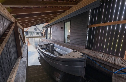 Ossenzijl Villa | Luxury Villa on the Water