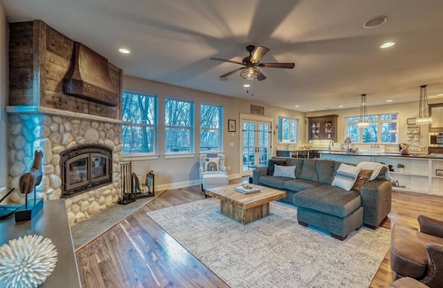 Salida House | Luxury Villa on the South Arkansas River, Salida