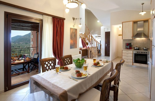 Nidri Villa | Luxury villa overlooking the sea with private pool-Villa Olive