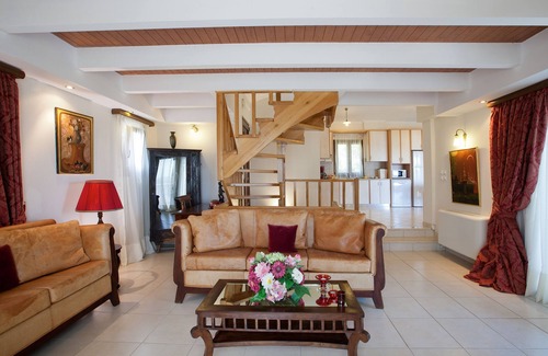 Nidri Villa | Luxury villa overlooking the sea with private pool-Villa Olive