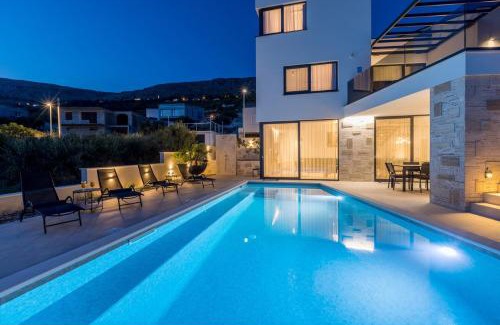 Podstrana Villa | Luxury Villa RoMa 1 ,with heated saltwater pool, parking, high speed Internet, BBQ,