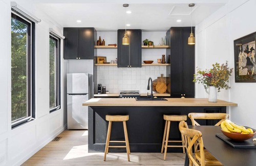 Daylesford Villa | Luxury Villa - simple stones throw from the lake