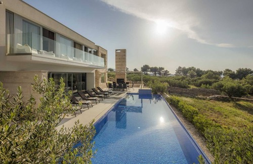 Splitska Villa | Luxury Villa Spectrum with Heated Pool
