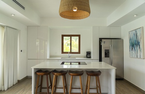 Monterrico Villa | Luxury Villa w/Jacuzzi & breakfast included