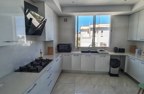 Amilcar Villa | Luxury Villa with central frontview on Historical Carthage Punic Ports
