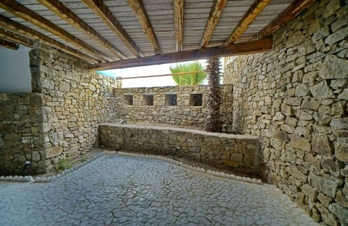 Faros Armenistis House | Luxury Villa with Infinity Pool and Helipad