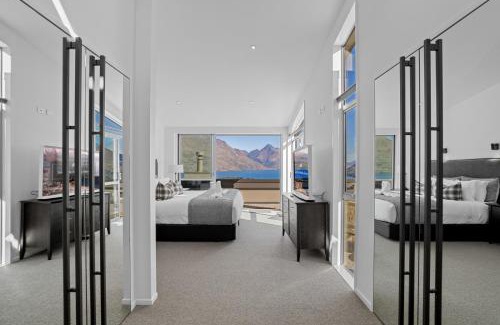 Queenstown City Centre House | Luxury Villa with Panoramic Lake & Mountain Views