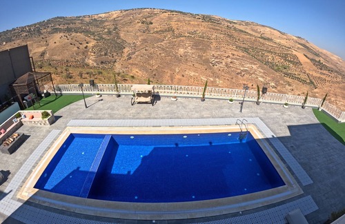 Suwailih Villa | Luxury villa with pool and amazing mountain view by Sama Petra