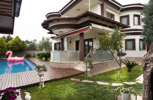 Koycegiz Villa | Luxury Villa with Pool & Camellia in Köycegiz Muğla