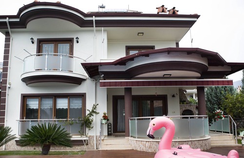Koycegiz Villa | Luxury Villa with Pool & Camellia in Köycegiz Muğla