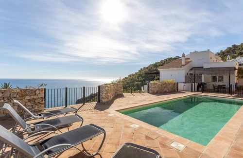 La Herradura Villa | Luxury Villa with Private Pool & Breathtaking Sea Views