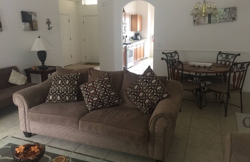 Loughman Villa | Luxury Villa with Private Pool in Paradise Woods