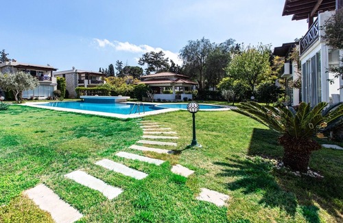 Yalı Apartment | Luxury Villa With Shared Pool in Bodrum Ortakent