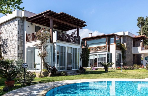 Yalı Apartment | Luxury Villa With Shared Pool in Bodrum Ortakent