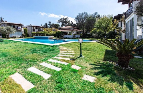 Yalı Apartment | Luxury Villa With Shared Pool in Bodrum Ortakent