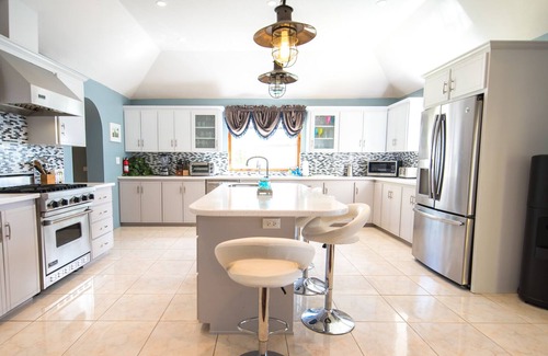 Southampton House | Luxury Villa with Stunning Views of Horseshoe Bay on the Turtle Hill Golf course
