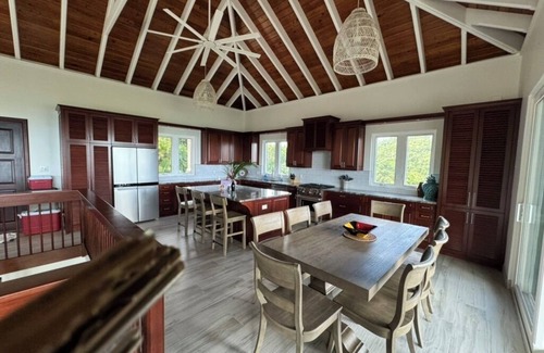 Estate Hope Villa | Luxury Villa with Stupendous Views - 5 minutes from the beach!