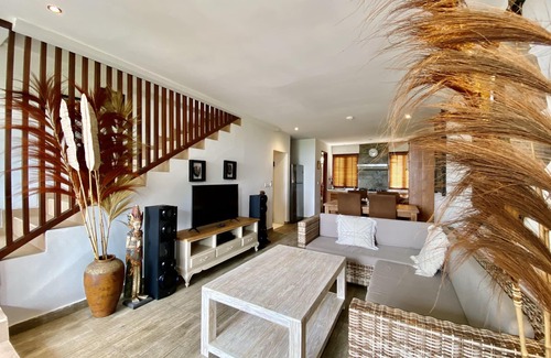 Tegal Mengkeb House | Luxury Villa with View C2/2 Bedrooms