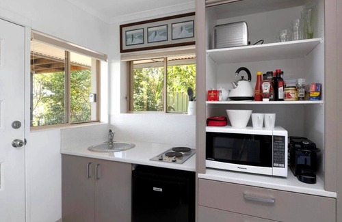 Killcare Heights Apartment | Luxury Villas Bay View Couple’s Condo (Walk to the beach)