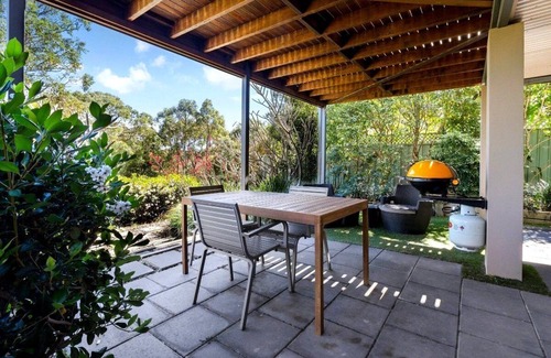 Killcare Heights Apartment | Luxury Villas Bay View Couple’s Condo (Walk to the beach)