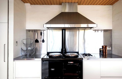 South Yarra House | Luxury Villas Como Park House (Pet Friendly)