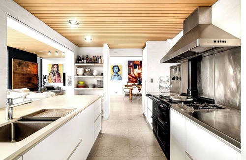 South Yarra House | Luxury Villas Como Park House (Pet Friendly)