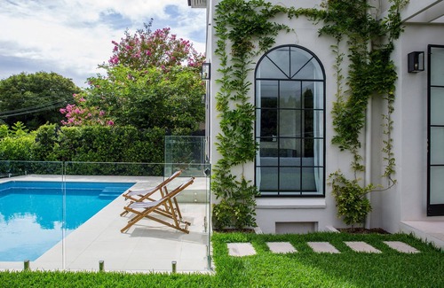 Bellevue Hill House | Luxury Villas Kambala (With Car Parking)