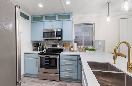 Solana Beach Condo | Luxury Villas of Solana Beach W A/C 2 minutes to BEACH, w/racquetball, pool& spa