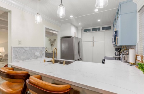 Solana Beach Condo | Luxury Villas of Solana Beach W A/C 2 minutes to BEACH, w/racquetball, pool& spa