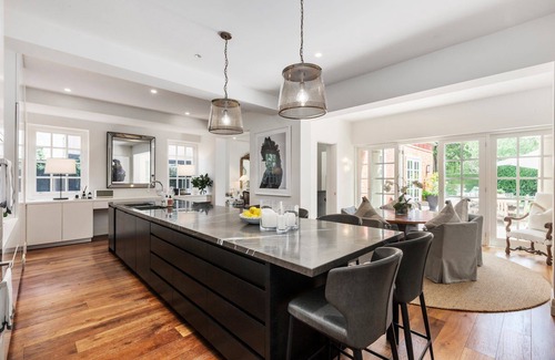 Toorak House | Luxury Villas Resort House Toorak (Heated Pool)