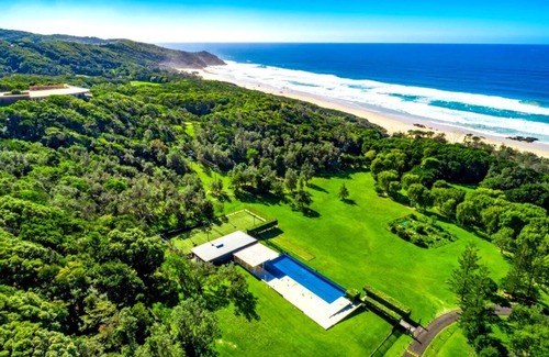 Broken Head House | Luxury Villas Seven Mile Beach House (With Car Parking)