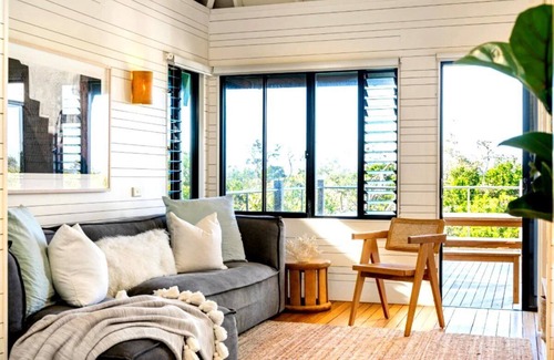 Broken Head House | Luxury Villas Seven Mile Beach House (With Car Parking)