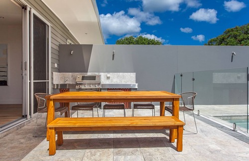 Byron Bay House | Luxury Villas Stonecutters 2 - in the heart of town