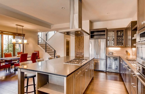 Fairmount On The River House | Luxury W/Mountain Views + Hot Tub + Ski Shuttle - River Song at the Shores
