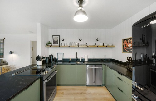 Juneau Apartment | Luxury w/View, Sleeps 4! Walk to Tours & More! 8